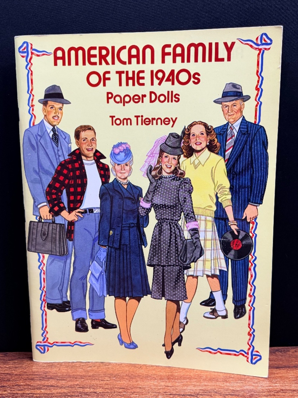 1992 DOVER PUBLICATIONS, INC American Family of the 1940s Paper Dolls